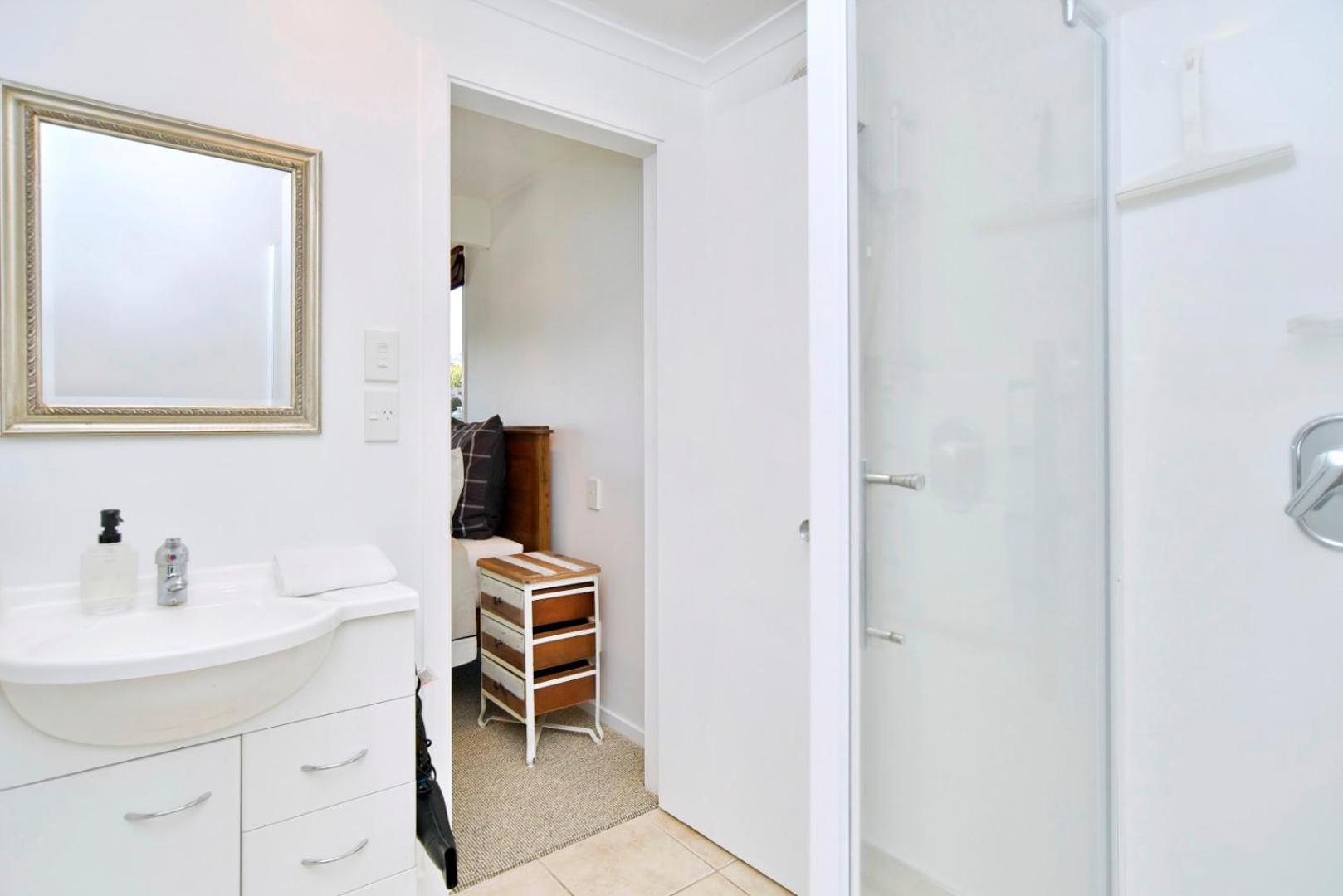 Akaroa Harbour View - Christchurch Holiday Homes المظهر الخارجي الصورة