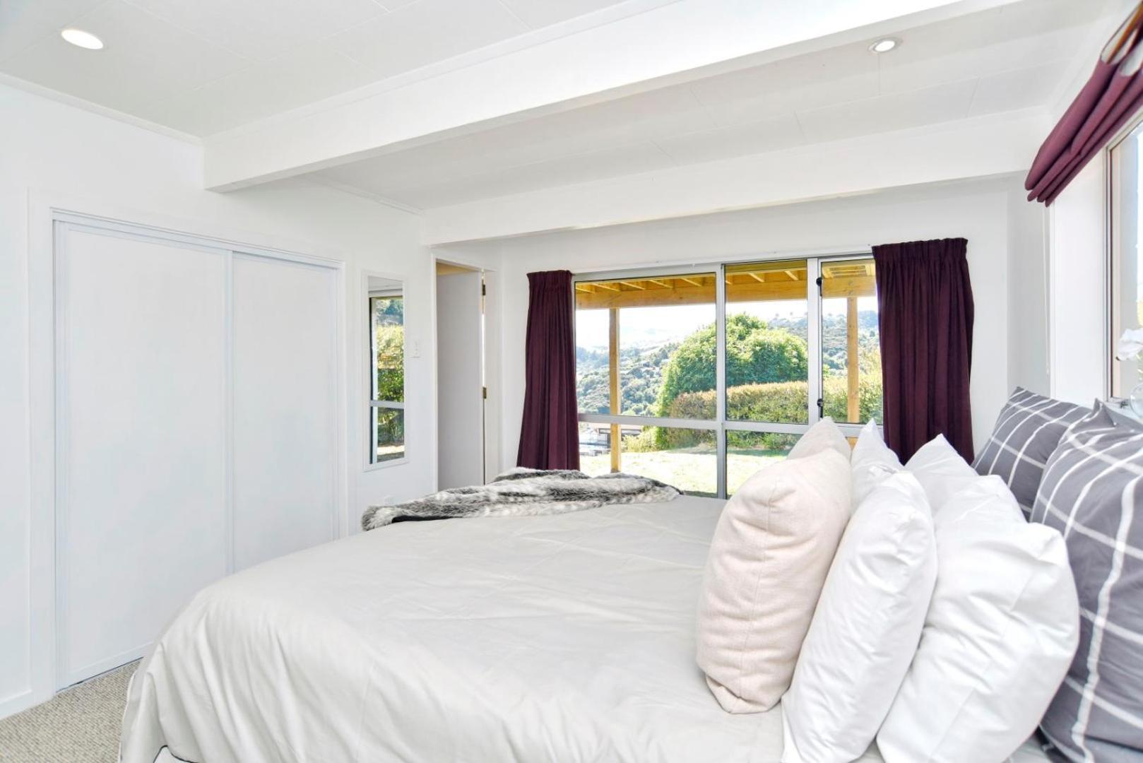 Akaroa Harbour View - Christchurch Holiday Homes المظهر الخارجي الصورة